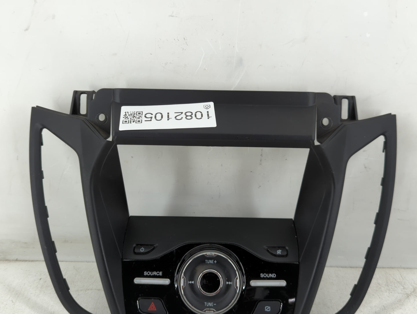 2017-2019 Ford Escape Radio AM FM Cd Player Receiver Replacement P/N:JJ5T-18K811-FA Fits Fits 2017 2018 2019 OEM Used Auto Parts - Oemusedautoparts1.com