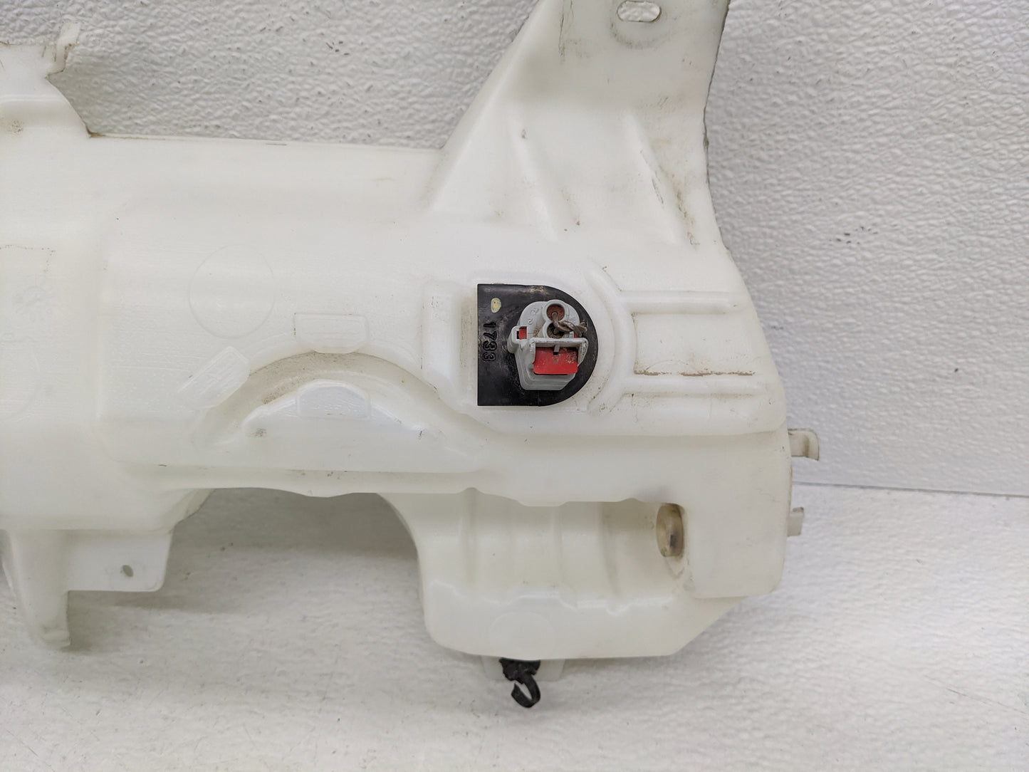 2017-2021 Chrysler Pacifica Windshield Washer Fluid Reservoir Bottle Oem