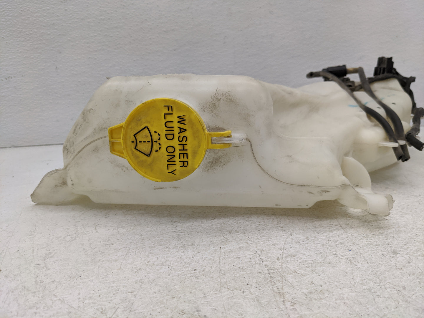 2009 Dodge Journey Windshield Washer Fluid Reservoir Bottle Oem - Oemusedautoparts1.com