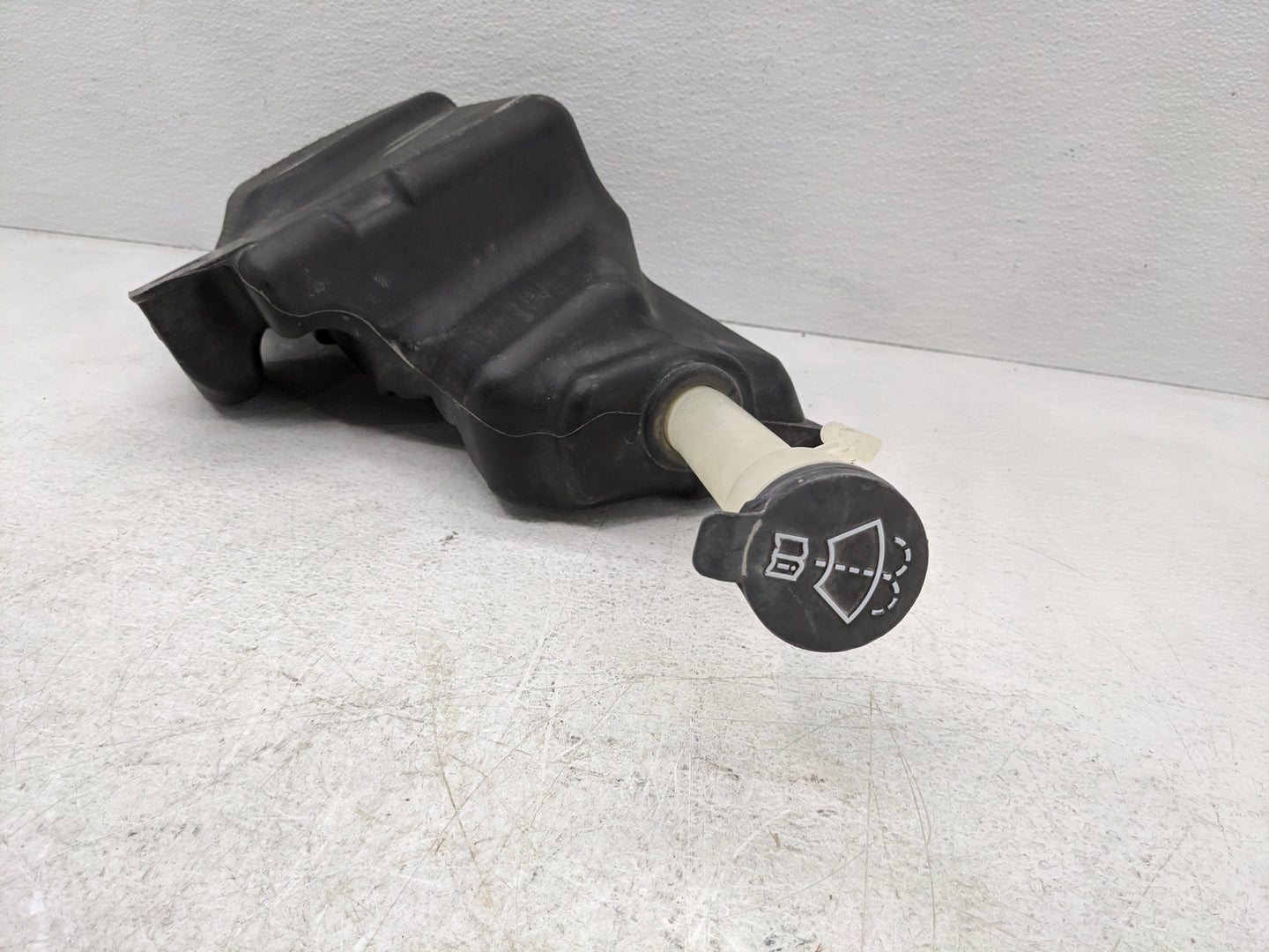 2011-2016 Chevrolet Cruze Windshield Washer Fluid Reservoir Bottle Oem - Oemusedautoparts1.com