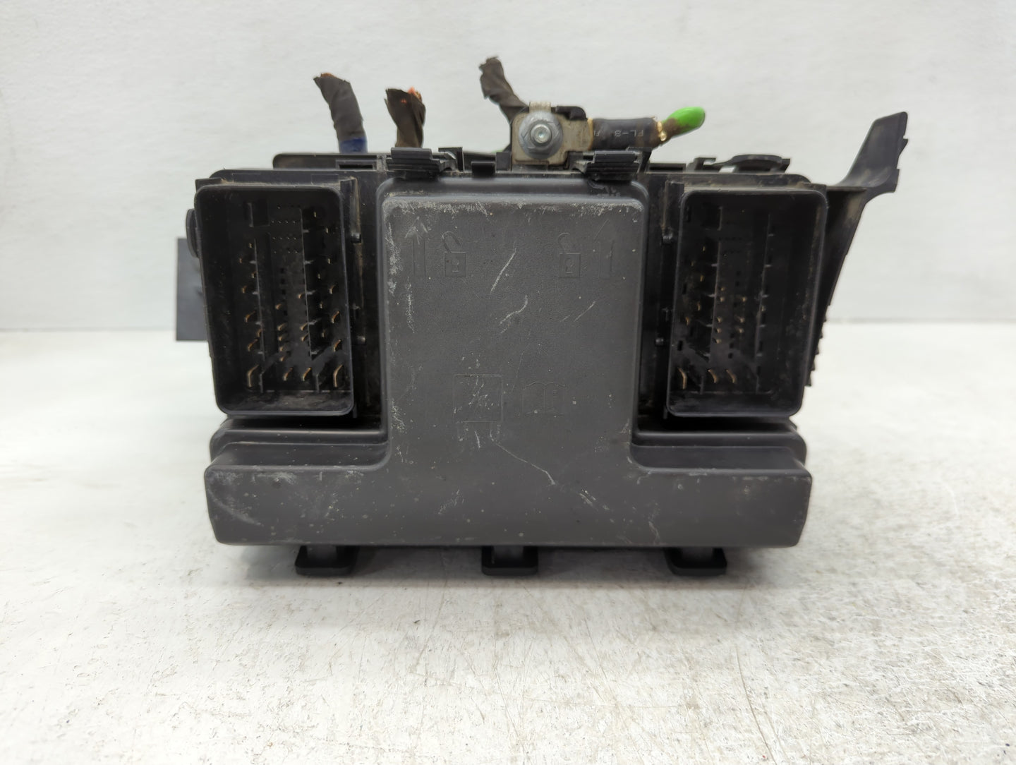 2017-2020 Ford Fusion Fusebox Fuse Box Panel Relay Module P/N:G2GT 14A075 AA Fits Fits 2017 2018 2019 2020 OEM Used Auto Parts - Oemusedautoparts1.com