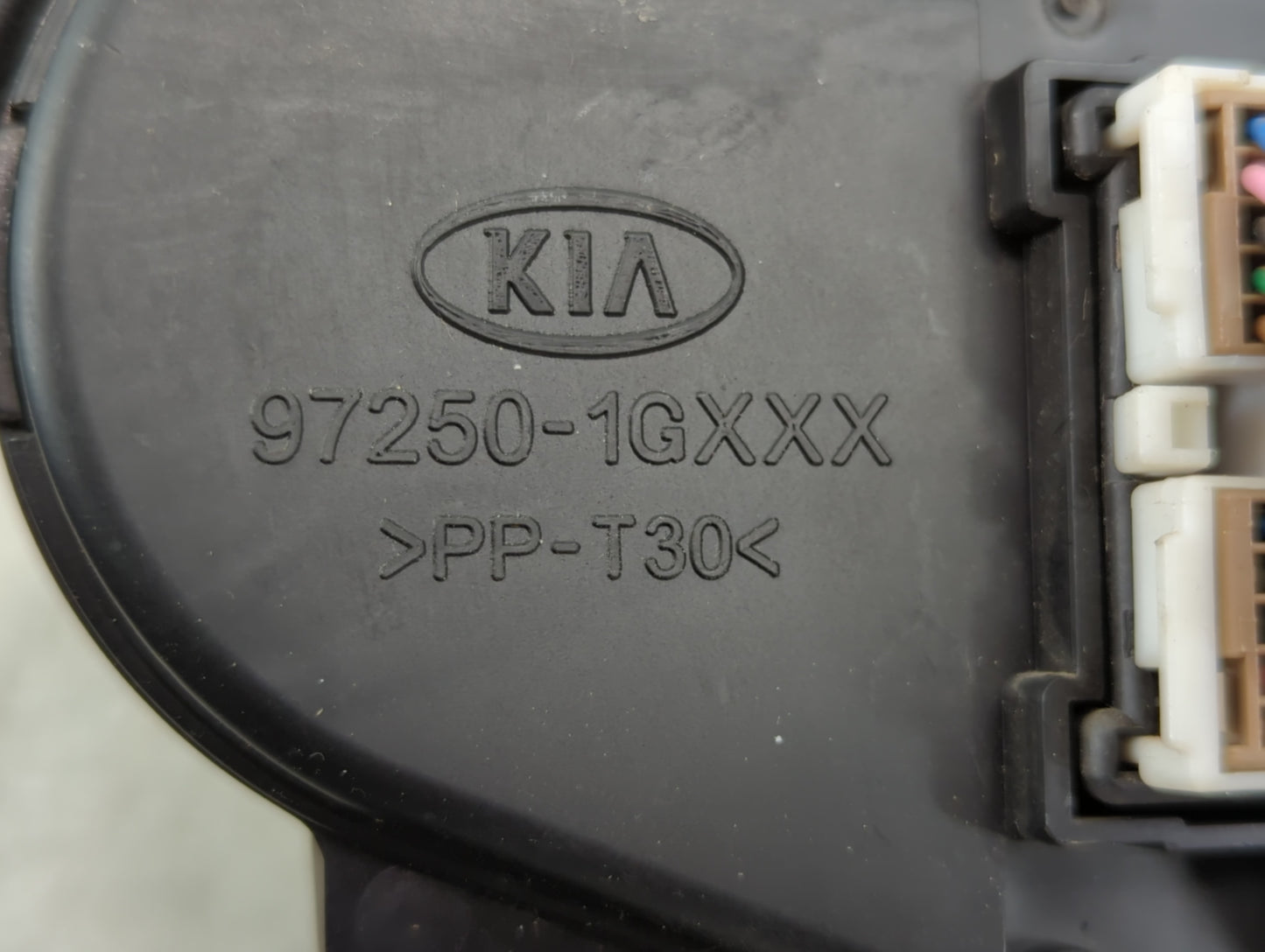 2010-2011 Kia Rio Climate Control Module Temperature AC/Heater Replacement P/N:97250-1GXXX Fits Fits 2010 2011 OEM Used Auto Parts