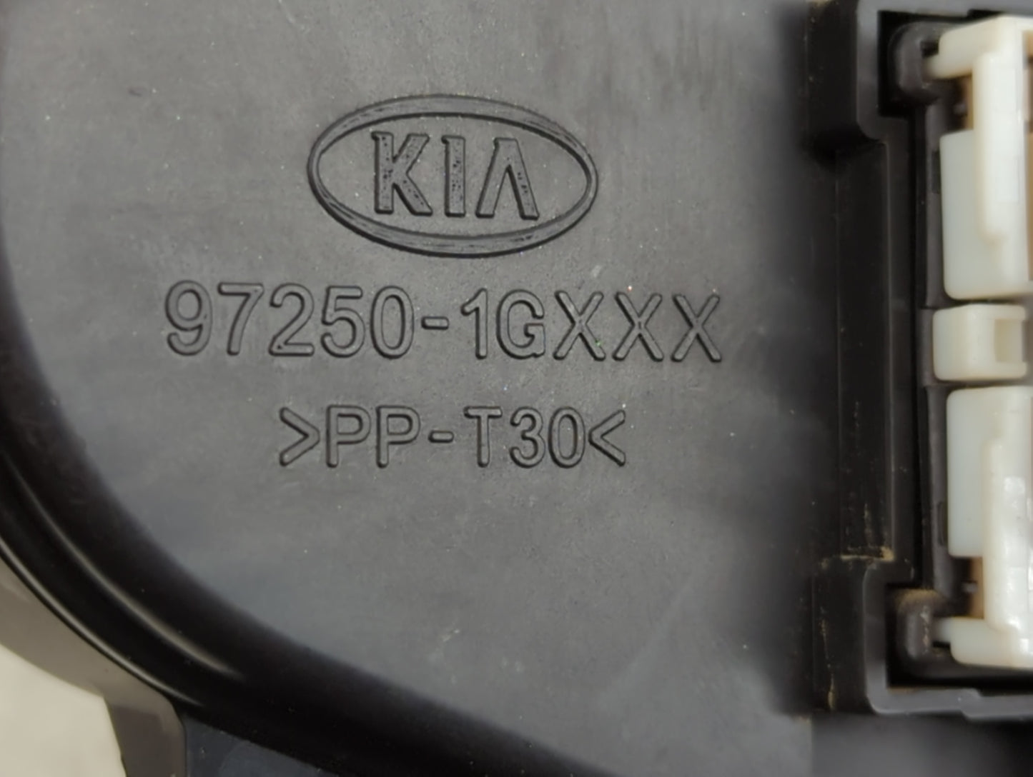 2010-2011 Kia Rio Climate Control Module Temperature AC/Heater Replacement P/N:97250-1GXXX Fits Fits 2010 2011 OEM Used Auto Parts