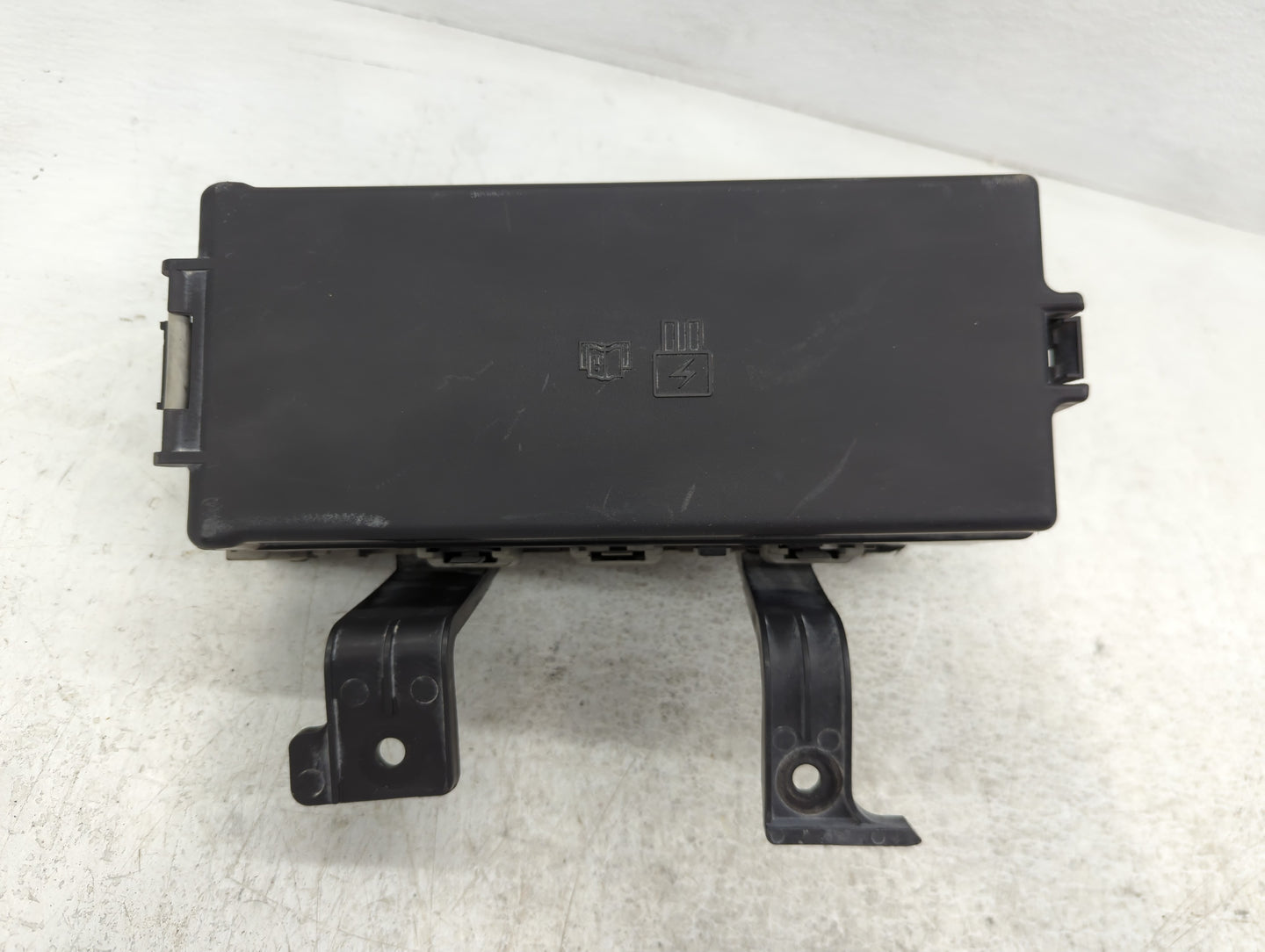 2010-2012 Ford Fusion Fusebox Fuse Box Panel Relay Module P/N:54-8799-30 Fits Fits 2010 2011 2012 OEM Used Auto Parts - Oemusedautoparts1.com