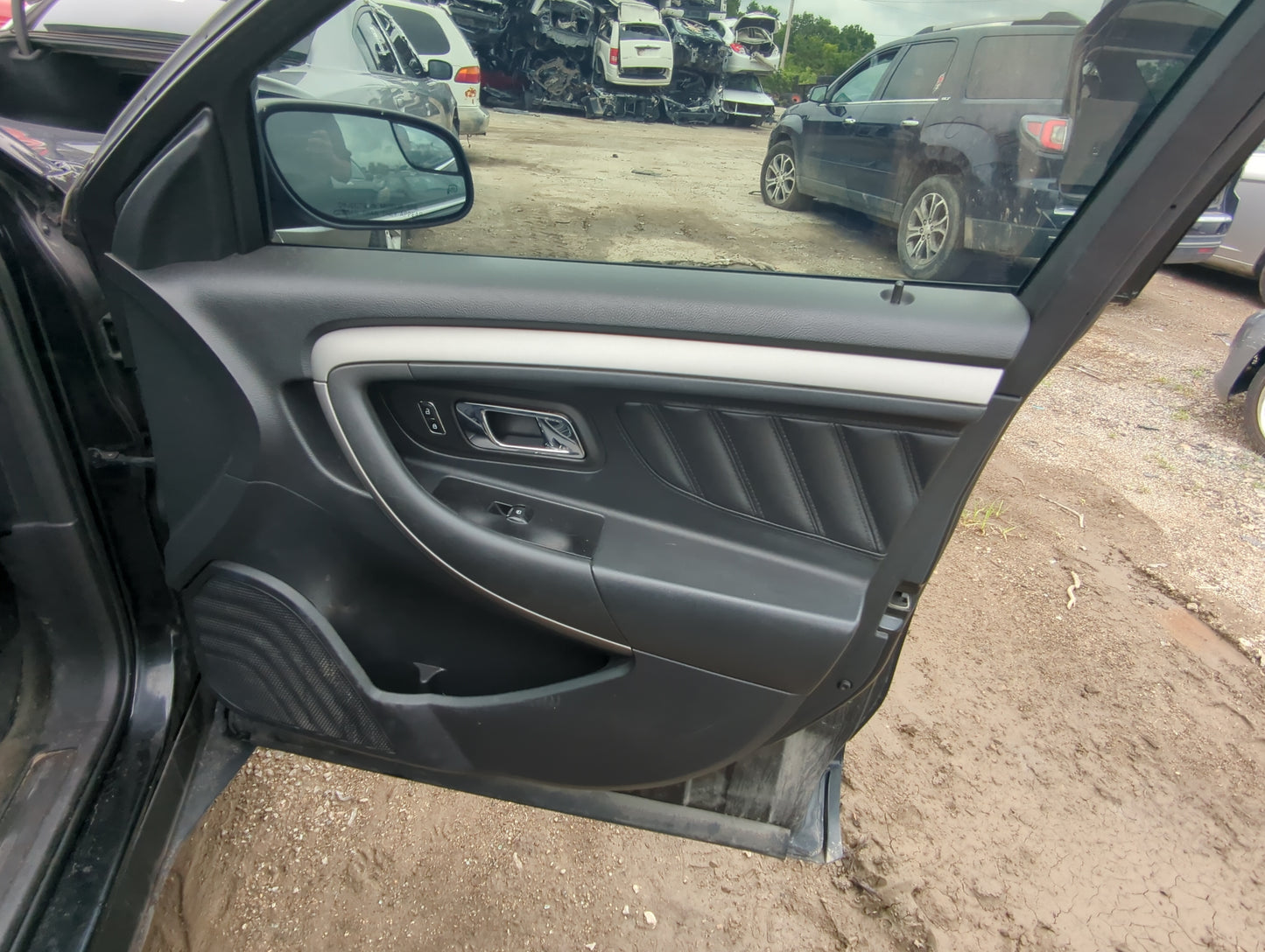 2014 Ford Taurus Front Right Passenger Interior Door Panel Trim - Oemusedautoparts1.com