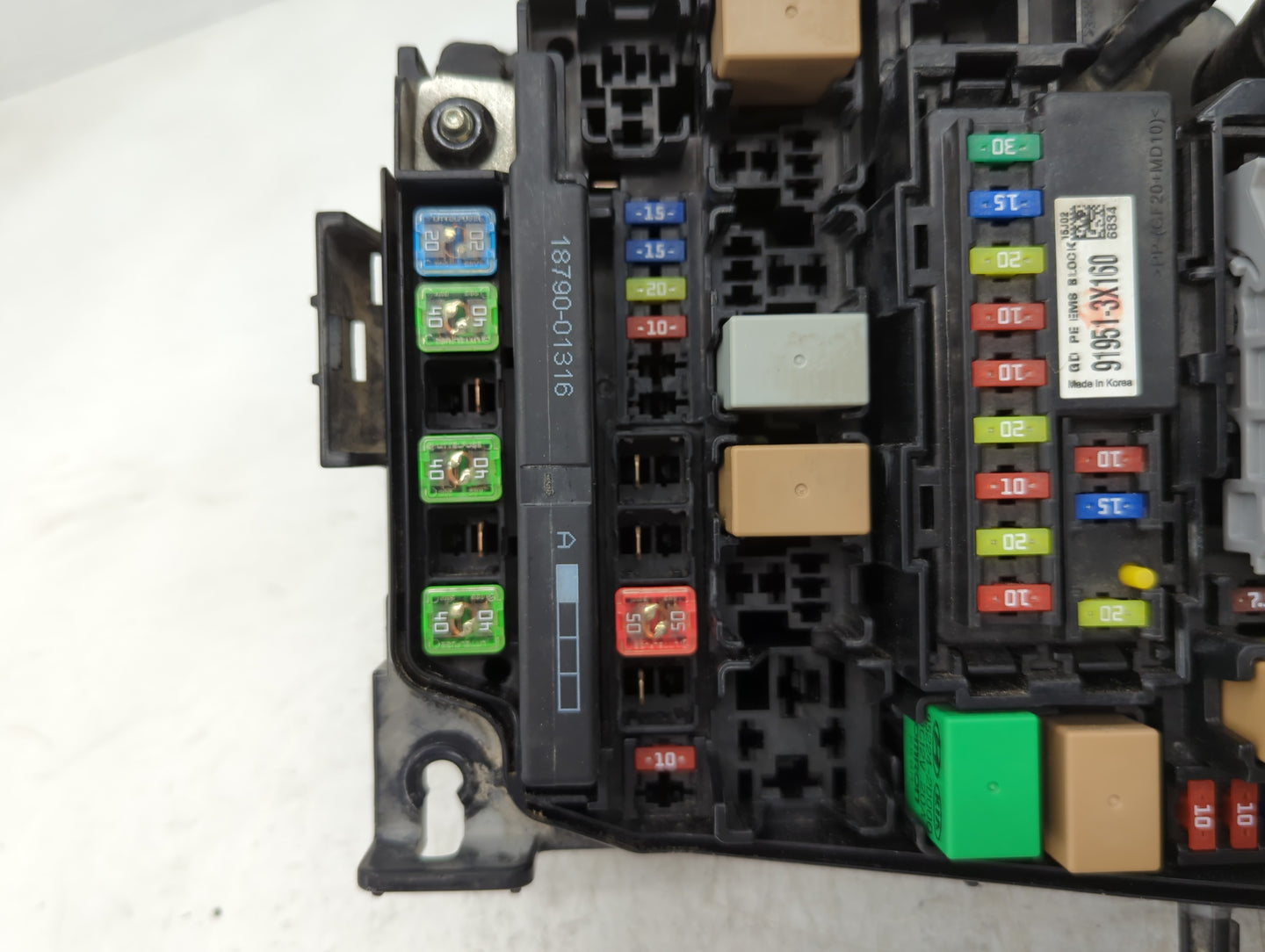 2016-2017 Hyundai Elantra Fusebox Fuse Box Panel Relay Module P/N:91950-A5742 91248 A5400A Fits Fits 2016 2017 OEM Used Auto Parts - Oemusedautoparts1.com