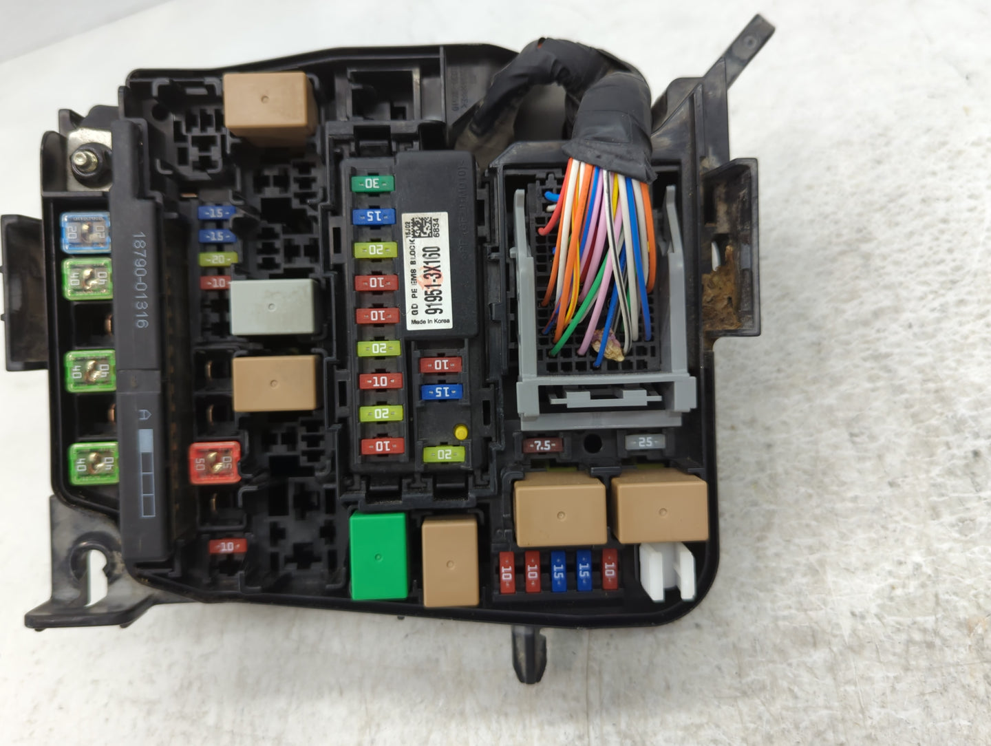 2016-2017 Hyundai Elantra Fusebox Fuse Box Panel Relay Module P/N:91950-A5742 91248 A5400A Fits Fits 2016 2017 OEM Used Auto Parts - Oemusedautoparts1.com