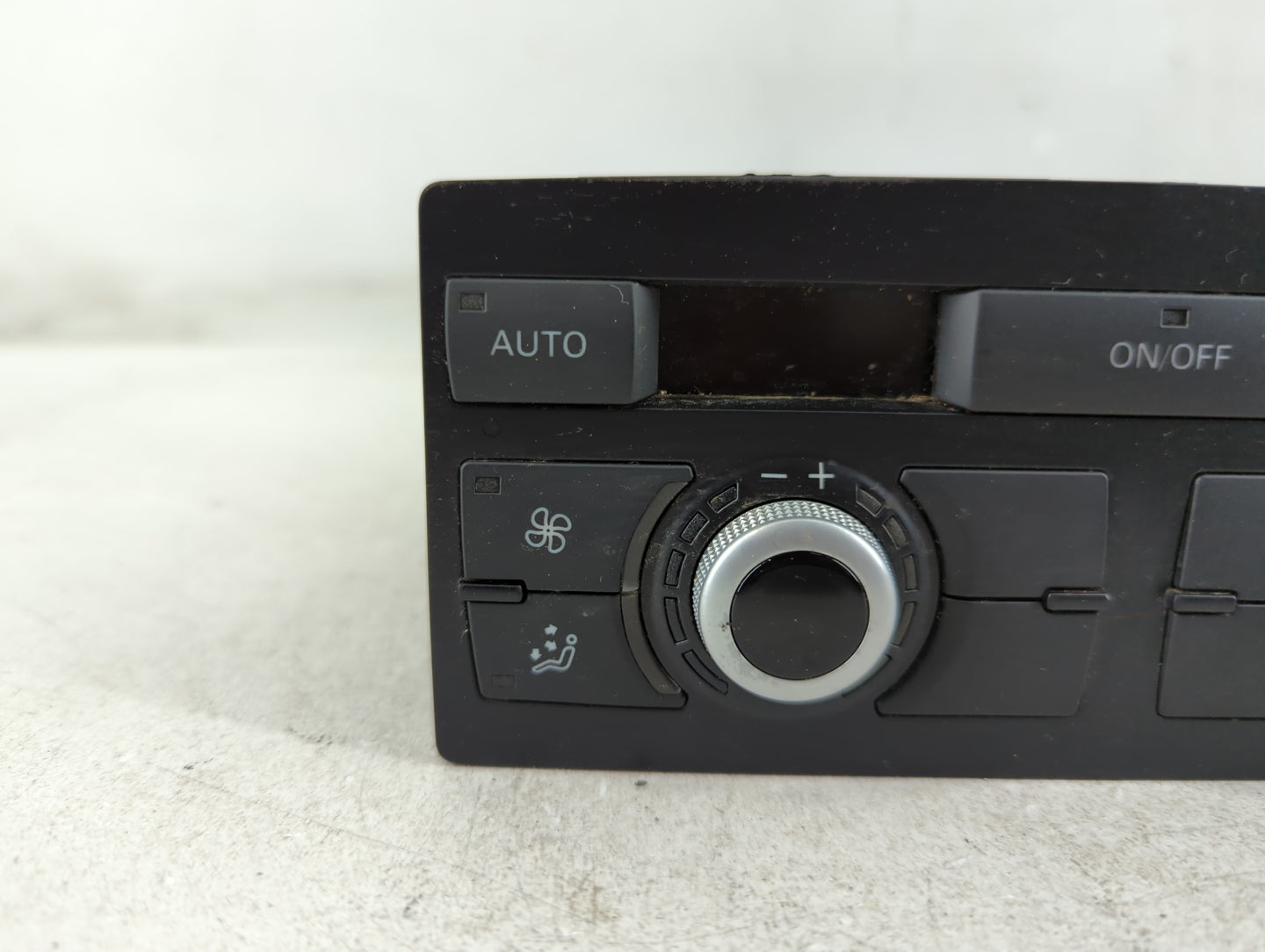 2013-2015 Audi Q7 Climate Control Module Temperature AC/Heater Replacement P/N:4L0 820 043 AP Fits Fits 2013 2014 2015 OEM Used Auto Parts - Oemusedautoparts1.com