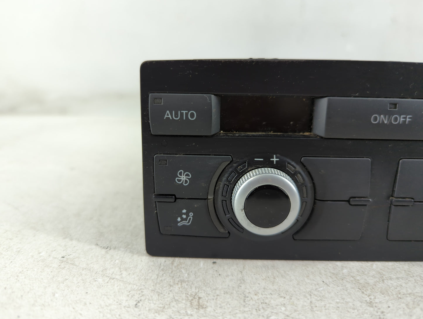 2013-2015 Audi Q7 Climate Control Module Temperature AC/Heater Replacement P/N:4L0 820 043 AP Fits Fits 2013 2014 2015 OEM Used Auto Parts - Oemusedautoparts1.com