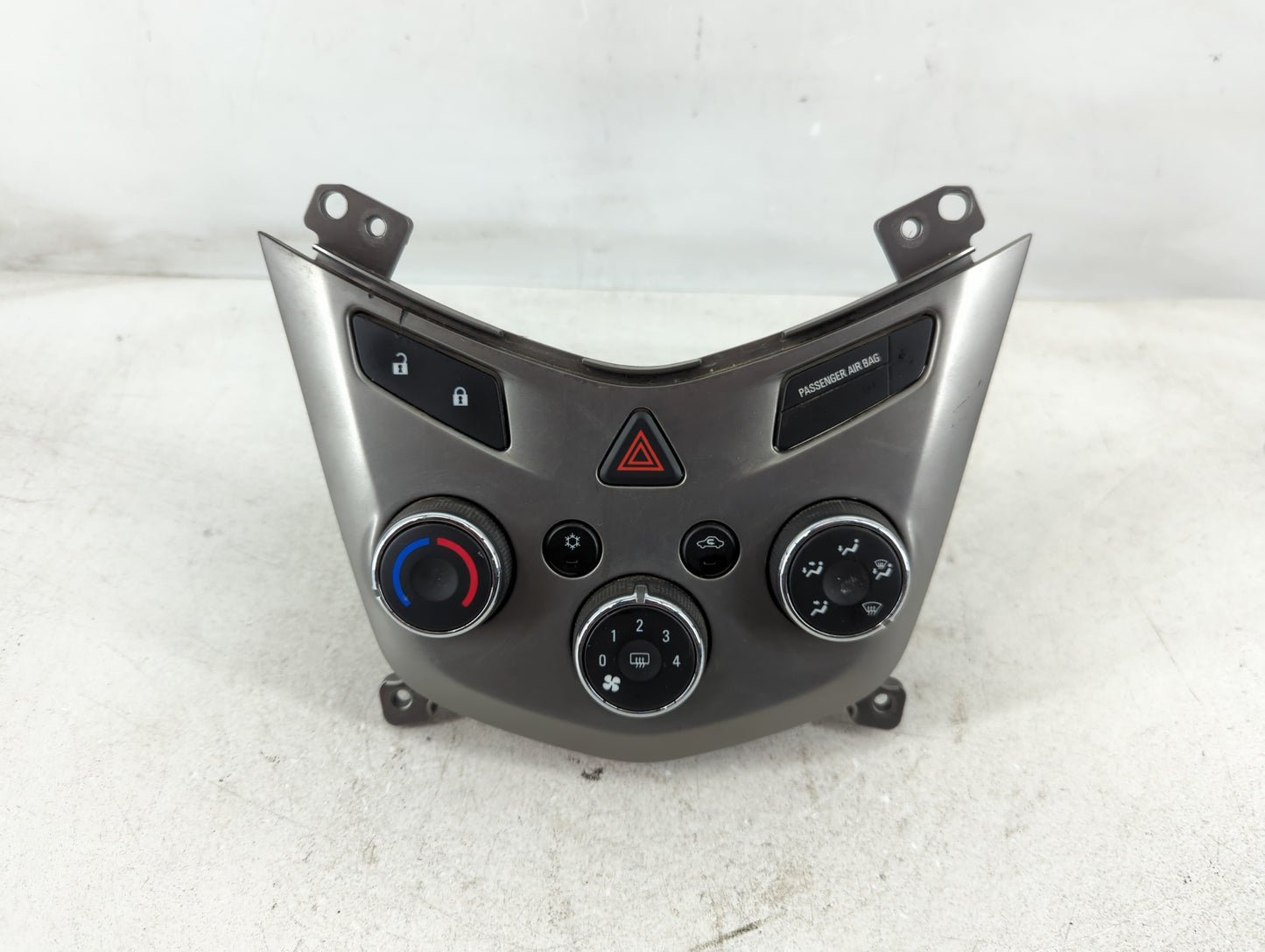 2013 Chevrolet Sonic Climate Control Module Temperature AC/Heater Replacement P/N:95332699 Fits OEM Used Auto Parts