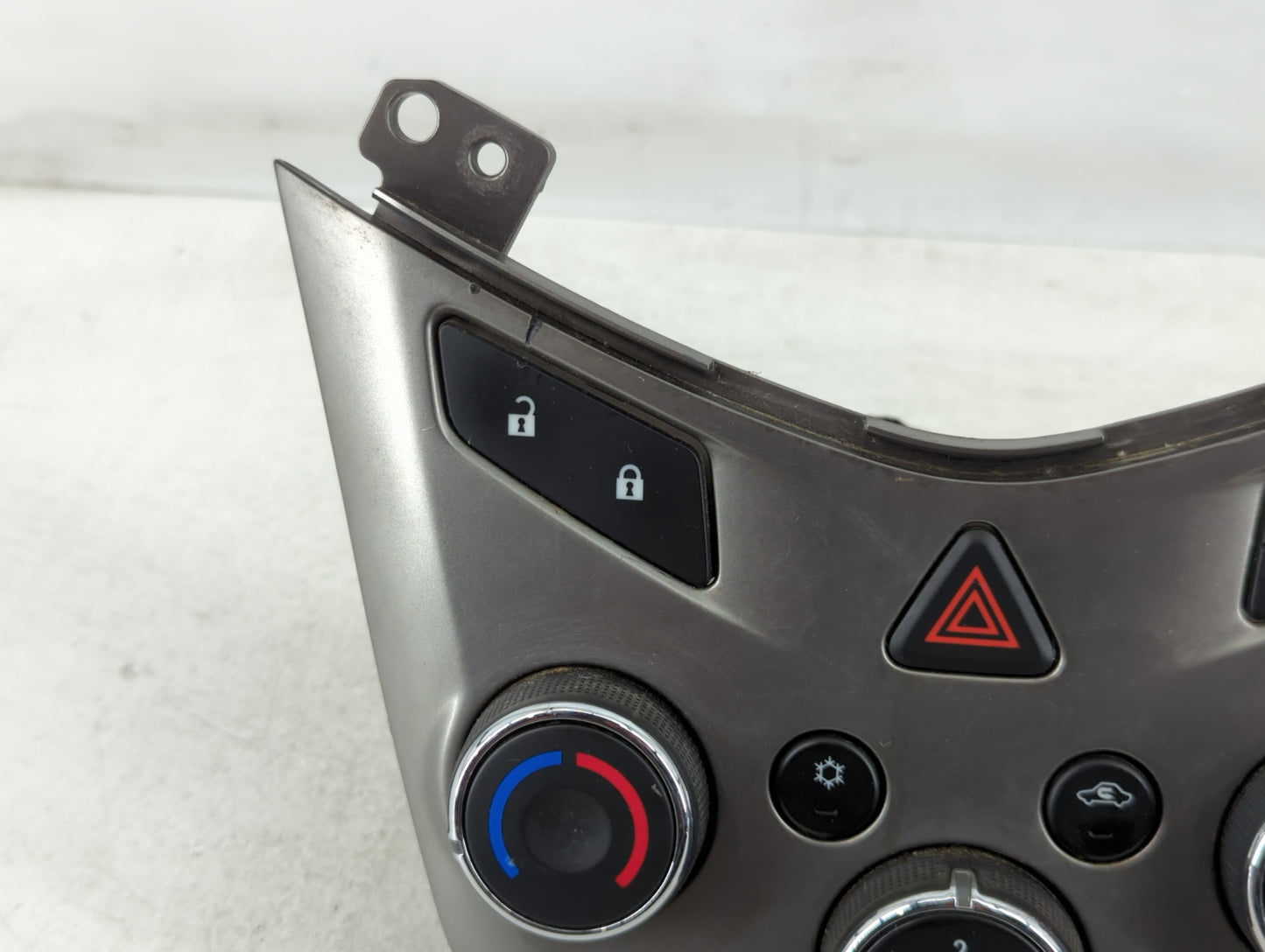 2013 Chevrolet Sonic Climate Control Module Temperature AC/Heater Replacement P/N:95332699 Fits OEM Used Auto Parts