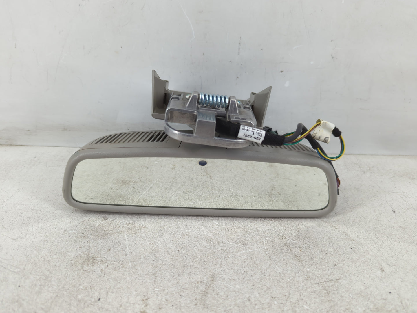 2008-2009 Mercedes-Benz S600 Interior Rear View Mirror Replacement OEM P/N:A 221 811 00 07 Fits Fits 2008 2009 OEM Used Auto Parts - Oemusedautoparts1.com