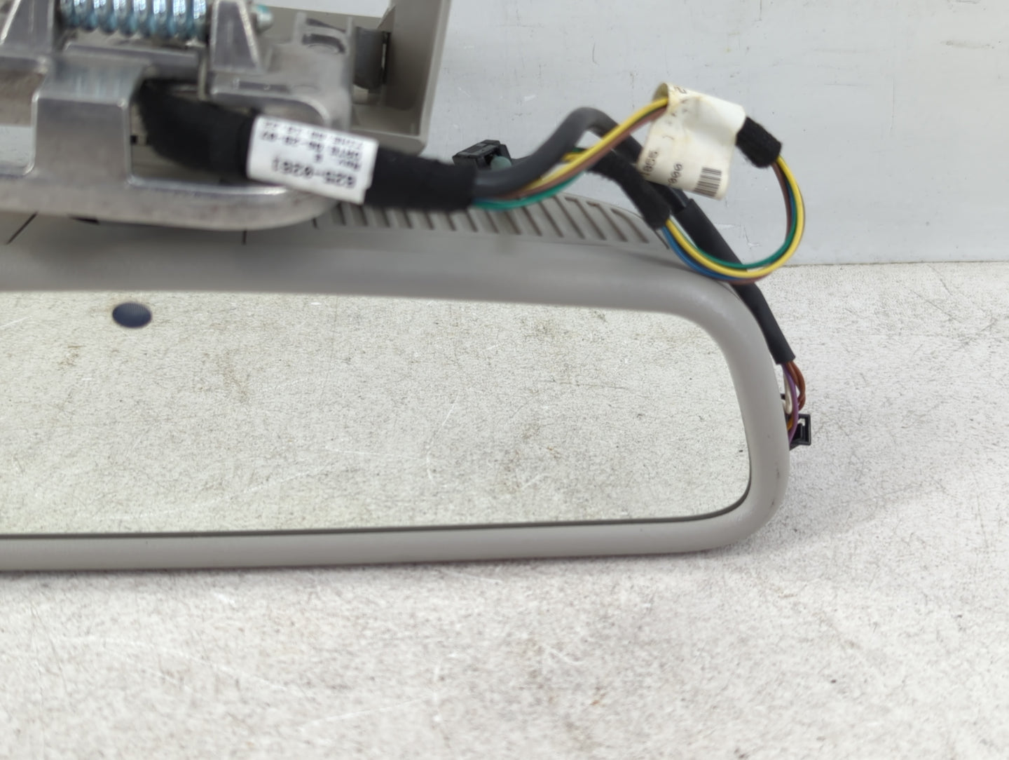 2008-2009 Mercedes-Benz S600 Interior Rear View Mirror Replacement OEM P/N:A 221 811 00 07 Fits Fits 2008 2009 OEM Used Auto Parts - Oemusedautoparts1.com