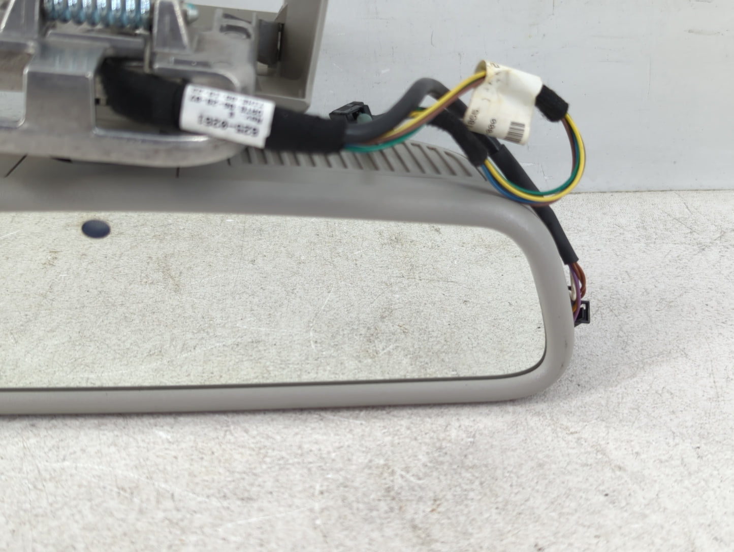 2008-2009 Mercedes-Benz S600 Interior Rear View Mirror Replacement OEM P/N:A 221 811 00 07 Fits Fits 2008 2009 OEM Used Auto Parts - Oemusedautoparts1.com