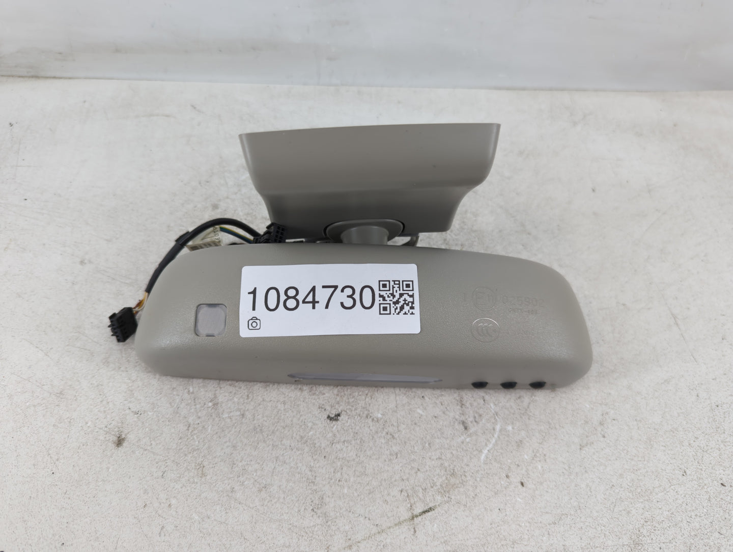 2008-2009 Mercedes-Benz S600 Interior Rear View Mirror Replacement OEM P/N:A 221 811 00 07 Fits Fits 2008 2009 OEM Used Auto Parts - Oemusedautoparts1.com