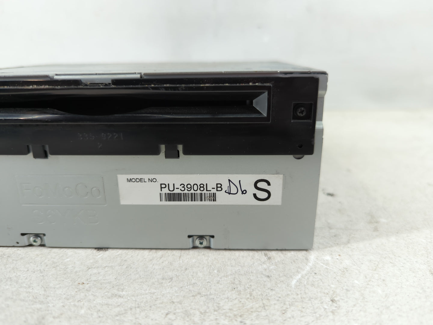 2014-2015 Lincoln Mkx Radio AM FM Cd Player Receiver Replacement P/N:ET4T 19C107 NA Fits Fits 2014 2015 OEM Used Auto Parts - Oemusedautoparts1.com