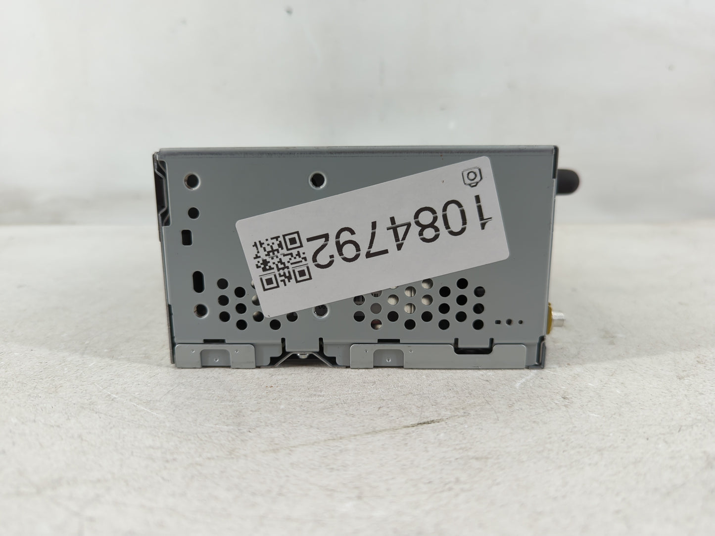 2014-2015 Lincoln Mkx Radio AM FM Cd Player Receiver Replacement P/N:ET4T 19C107 NA Fits Fits 2014 2015 OEM Used Auto Parts - Oemusedautoparts1.com