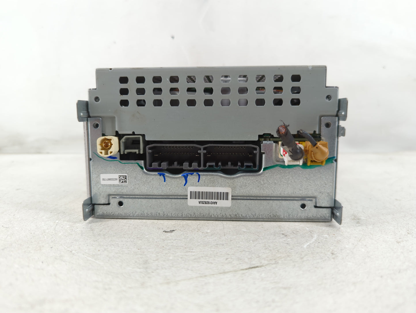 2018-2020 Dodge Journey Radio AM FM Cd Player Receiver Replacement P/N:P68209665AA Fits Fits 2018 2019 2020 OEM Used Auto Parts - Oemusedautoparts1.com