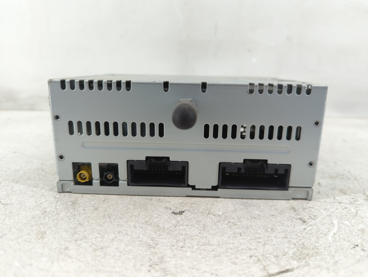 2015 Ford Explorer Radio AM FM Cd Player Receiver Replacement P/N:EB5T-19C107-HA EB5T-19C107-HB Fits OEM Used Auto Parts - Oemusedautoparts1.com