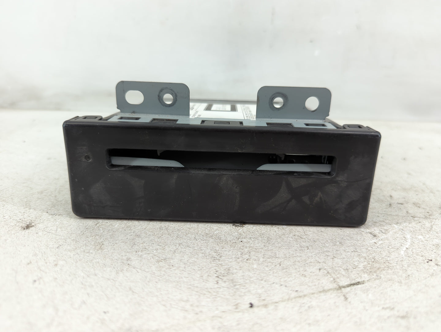 2017-2020 Chevrolet Tahoe Radio AM FM Cd Player Receiver Replacement P/N:84016434 Fits Fits 2017 2018 2019 2020 OEM Used Auto Parts - Oemusedautoparts1.com