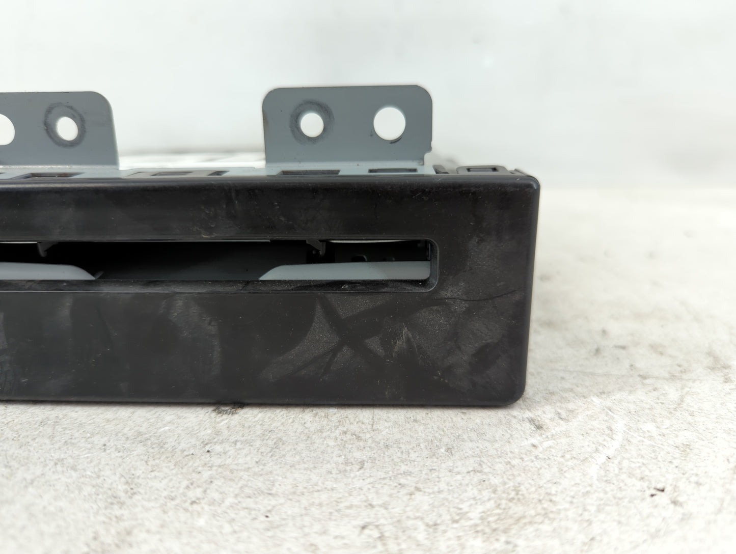 2017-2020 Chevrolet Tahoe Radio AM FM Cd Player Receiver Replacement P/N:84016434 Fits Fits 2017 2018 2019 2020 OEM Used Auto Parts - Oemusedautoparts1.com