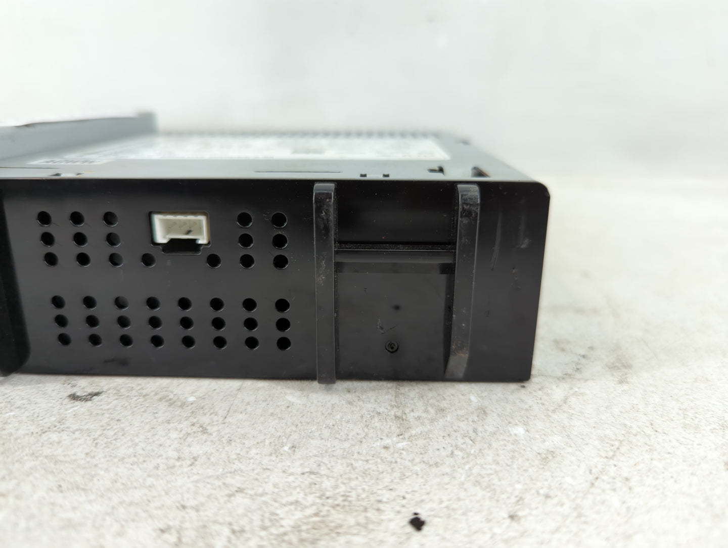 2017-2018 Chevrolet Spark Radio AM FM Cd Player Receiver Replacement P/N:42518061 Fits Fits 2017 2018 2019 OEM Used Auto Parts - Oemusedautoparts1.com