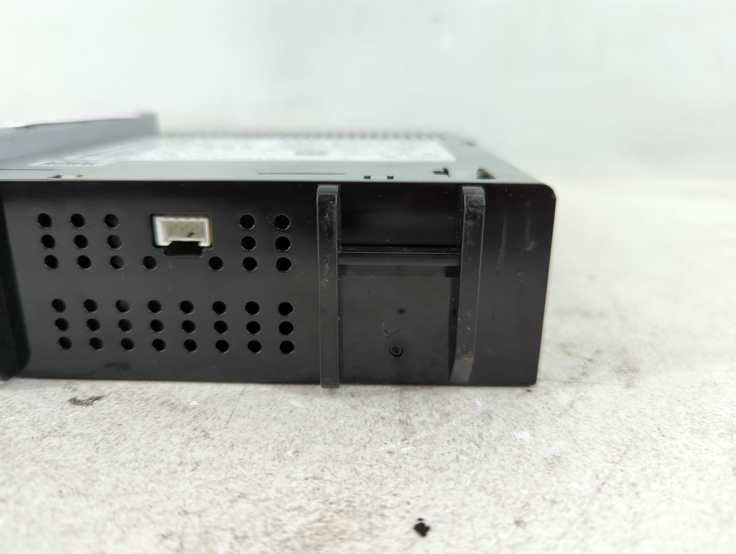 2017-2018 Chevrolet Spark Radio AM FM Cd Player Receiver Replacement P/N:42518061 Fits Fits 2017 2018 2019 OEM Used Auto Parts - Oemusedautoparts1.com
