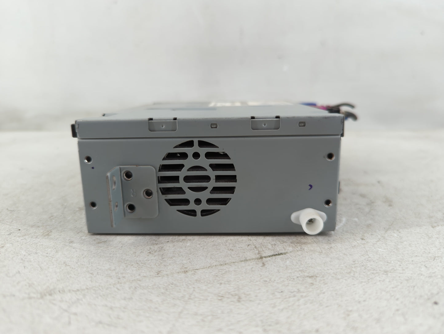 2017-2019 Land Rover Discovery Sport Radio AM FM Cd Player Receiver Replacement P/N:HX63-18K812-DG Fits Fits 2016 2017 2018 2019 OEM Used Auto Parts