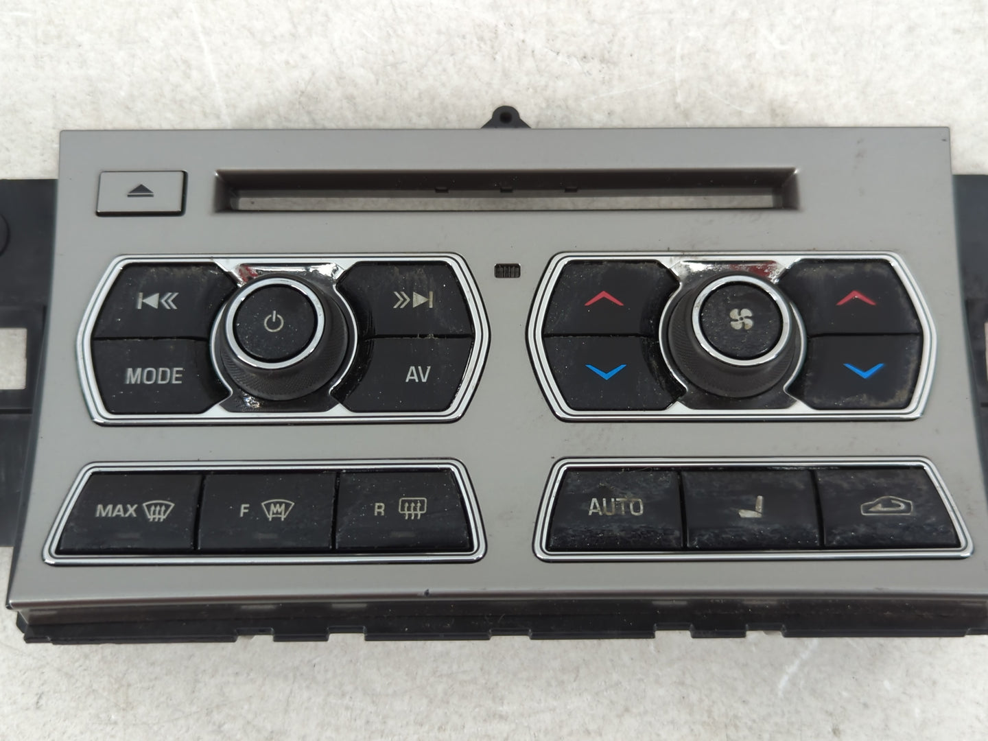 2012-2015 Jaguar Xf Radio AM FM Cd Player Receiver Replacement P/N:CX23-18C858-AD Fits Fits 2012 2013 2014 2015 OEM Used Auto Parts - Oemusedautoparts1.com
