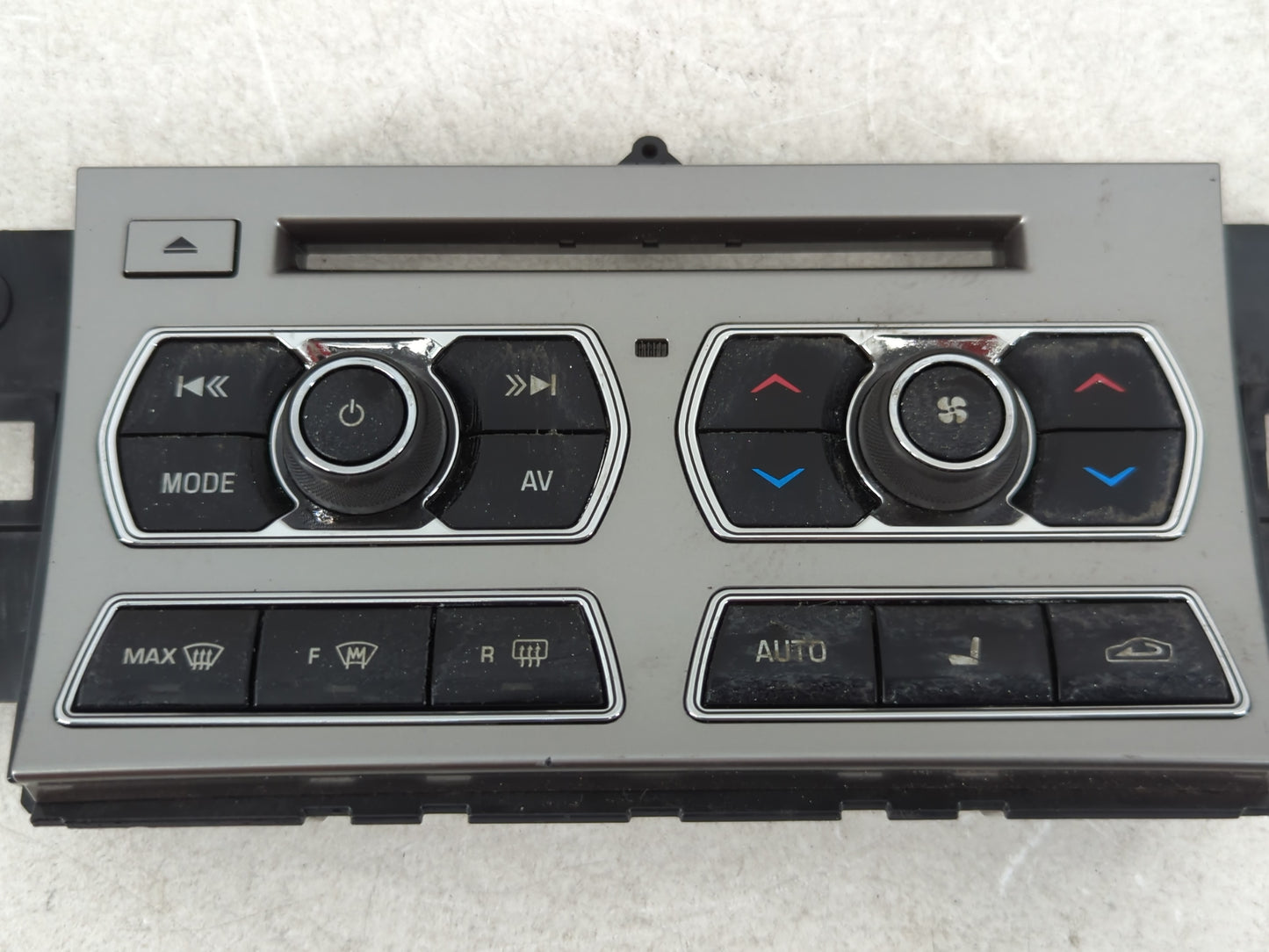 2012-2015 Jaguar Xf Radio AM FM Cd Player Receiver Replacement P/N:CX23-18C858-AD Fits Fits 2012 2013 2014 2015 OEM Used Auto Parts - Oemusedautoparts1.com
