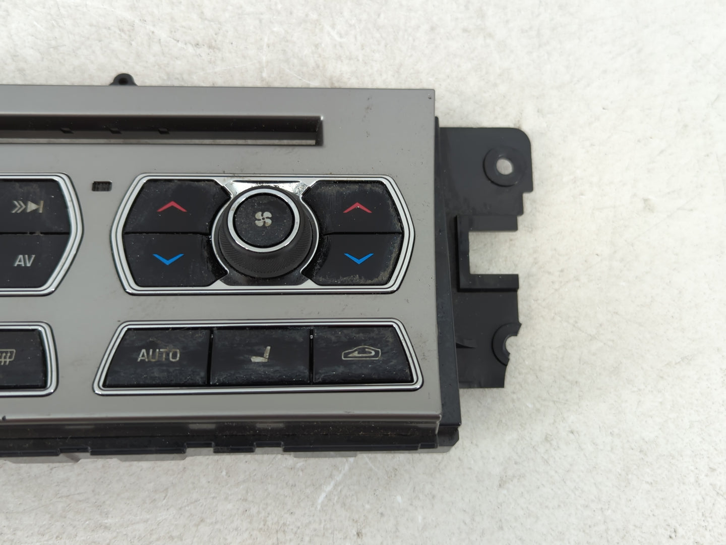 2012-2015 Jaguar Xf Radio AM FM Cd Player Receiver Replacement P/N:CX23-18C858-AD Fits Fits 2012 2013 2014 2015 OEM Used Auto Parts - Oemusedautoparts1.com