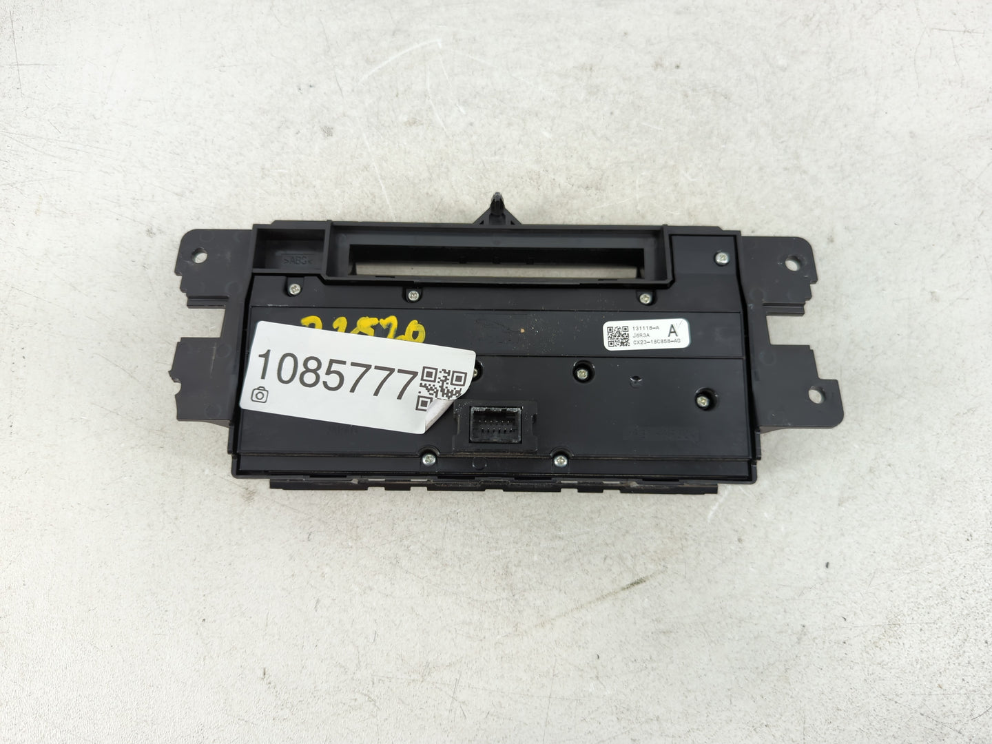 2012-2015 Jaguar Xf Radio AM FM Cd Player Receiver Replacement P/N:CX23-18C858-AD Fits Fits 2012 2013 2014 2015 OEM Used Auto Parts - Oemusedautoparts1.com