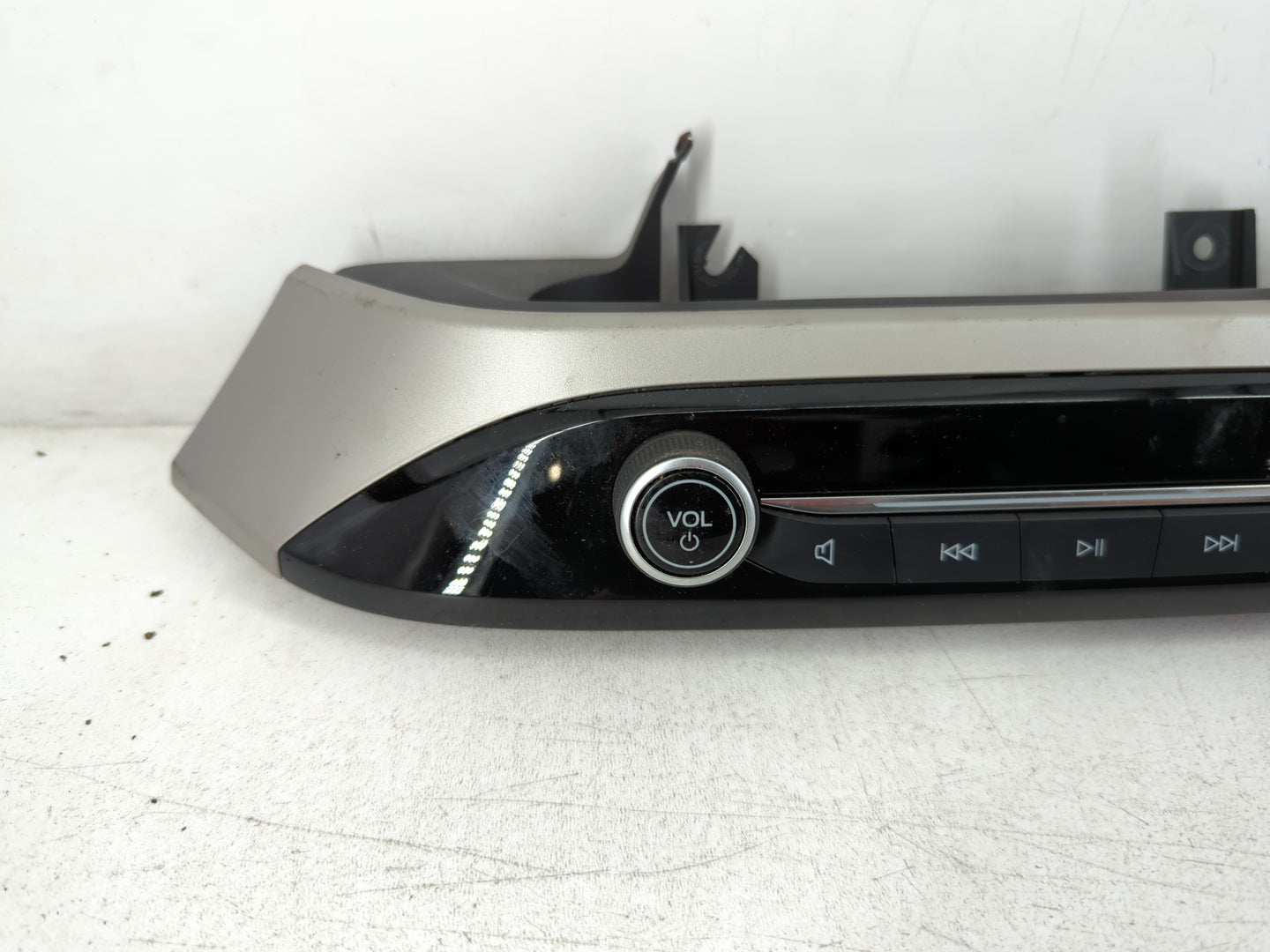 2021-2022 Ford Escape Radio AM FM Cd Player Receiver Replacement P/N:LJ6T-18K811-CB LJ6T-18K811-CA Fits Fits 2021 2022 OEM Used Auto Parts - Oemusedautoparts1.com