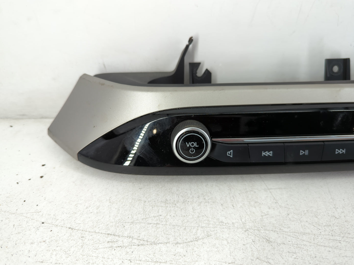 2021-2022 Ford Escape Radio AM FM Cd Player Receiver Replacement P/N:LJ6T-18K811-CB LJ6T-18K811-CA Fits Fits 2021 2022 OEM Used Auto Parts - Oemusedautoparts1.com