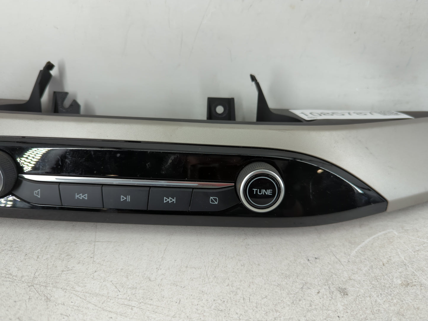 2021-2022 Ford Escape Radio AM FM Cd Player Receiver Replacement P/N:LJ6T-18K811-CB LJ6T-18K811-CA Fits Fits 2021 2022 OEM Used Auto Parts - Oemusedautoparts1.com