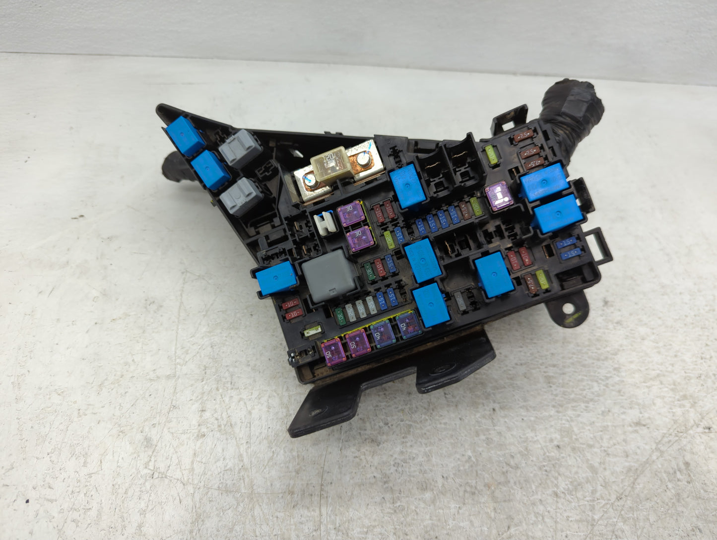 2010-2014 Subaru Legacy Fusebox Fuse Box Panel Relay Module P/N:MB503202B Fits Fits 2010 2011 2012 2013 2014 OEM Used Auto Parts - Oemusedautoparts1.com