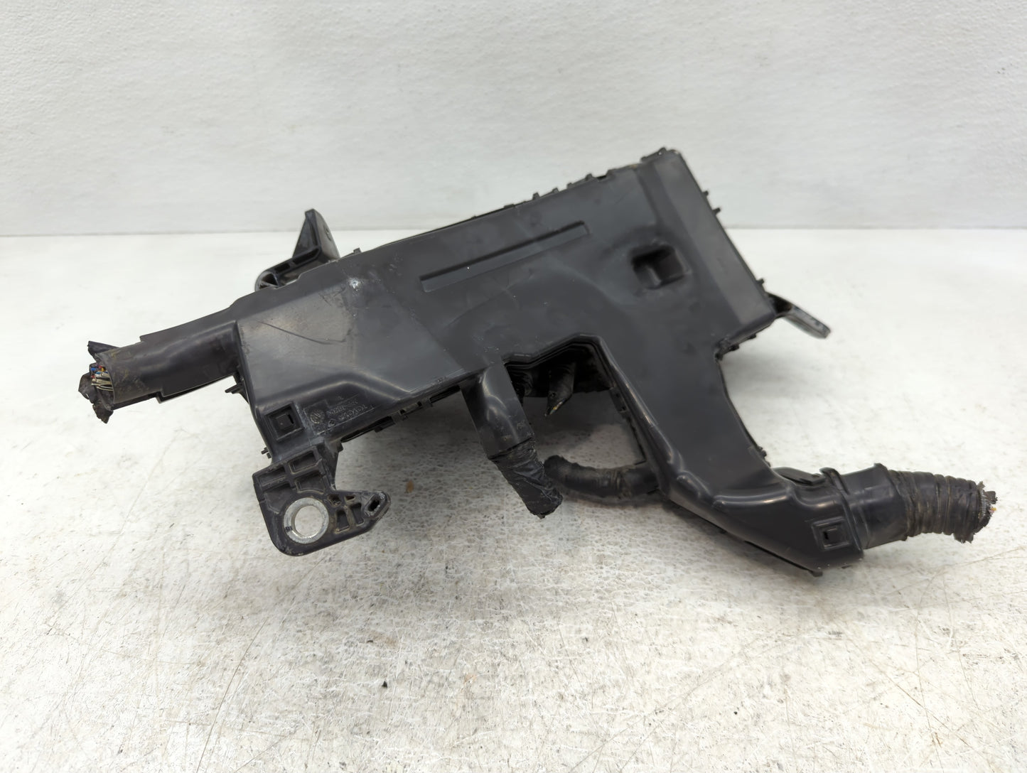 2012-2017 Toyota Camry Fusebox Fuse Box Panel Relay Module P/N:82720-33250A Fits Fits 2012 2013 2014 2015 2016 2017 OEM Used Auto Parts