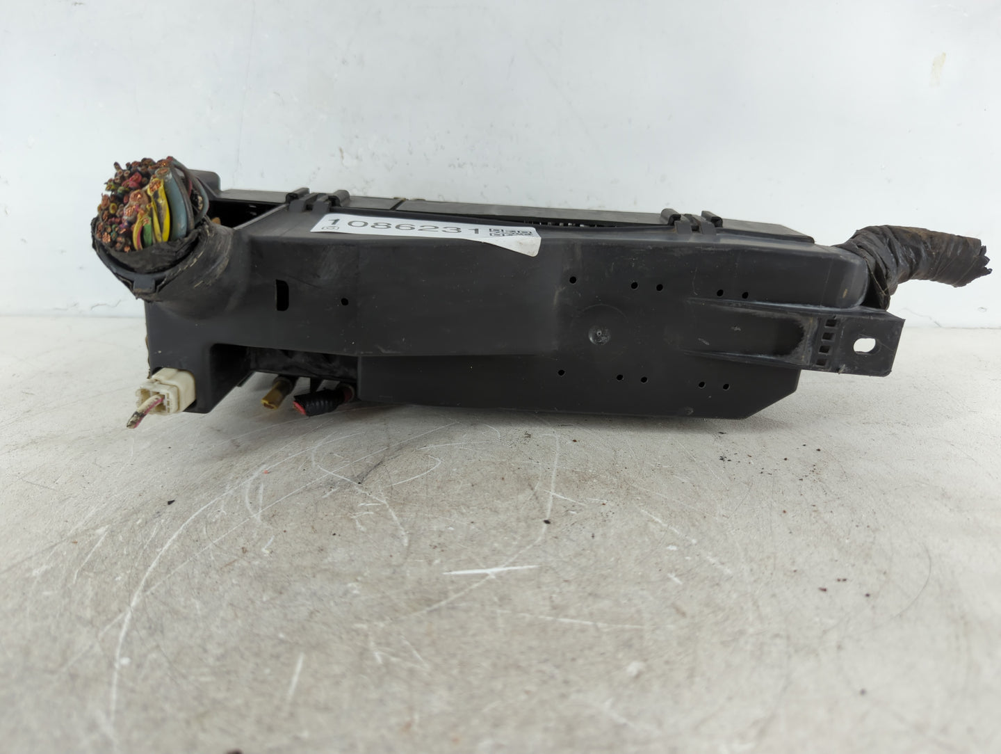 2005-2006 Mazda Tribute Fusebox Fuse Box Panel Relay Module P/N:90293 Fits Fits 2005 2006 OEM Used Auto Parts - Oemusedautoparts1.com