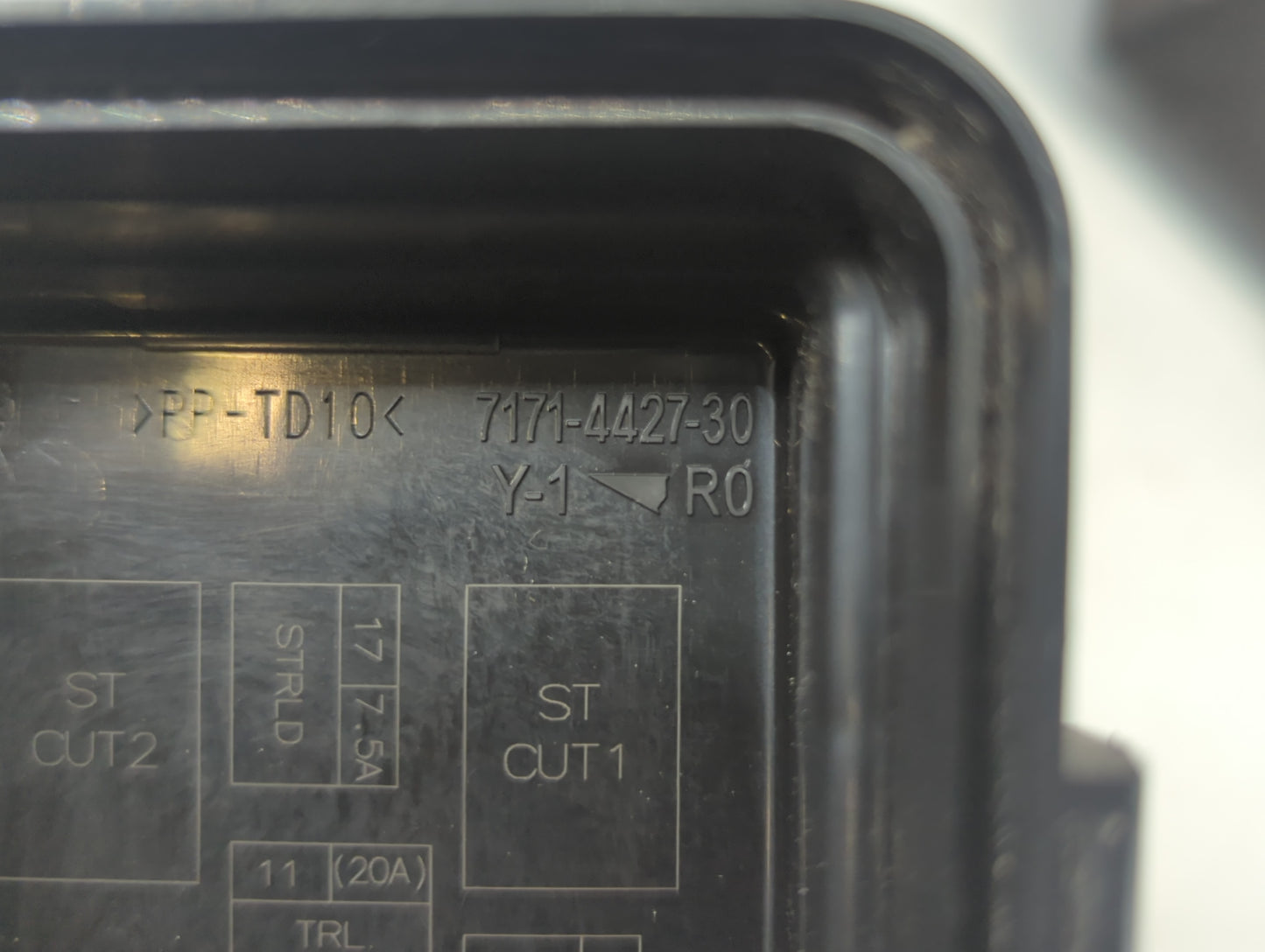 2016-2018 Honda Pilot Fusebox Fuse Box Panel Relay Module P/N:7171-4427-30 Fits Fits 2016 2017 2018 OEM Used Auto Parts