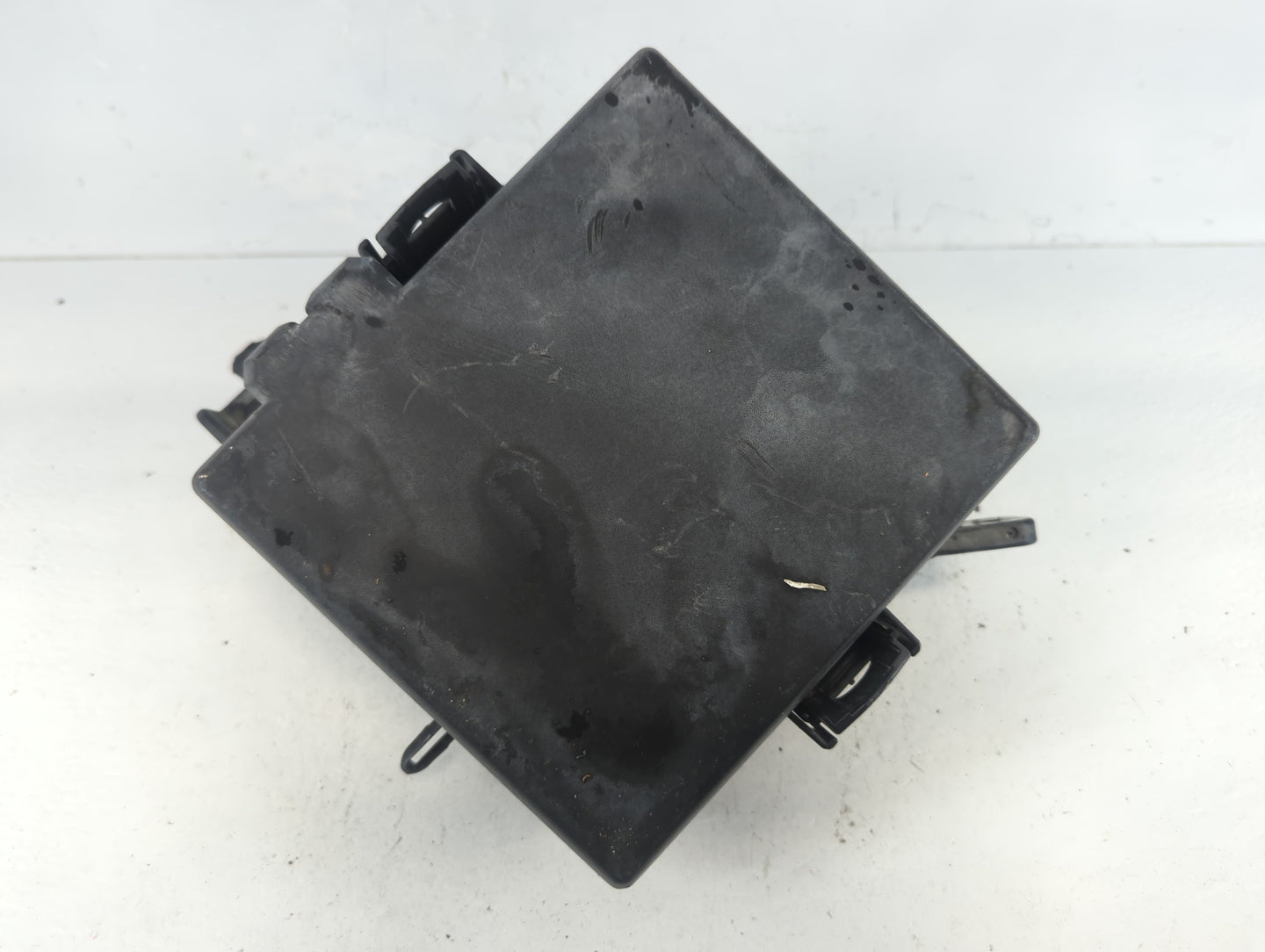 2016-2018 Hyundai Tucson Fusebox Fuse Box Panel Relay Module P/N:91431 D3200 Fits Fits 2016 2017 2018 OEM Used Auto Parts - Oemusedautoparts1.com