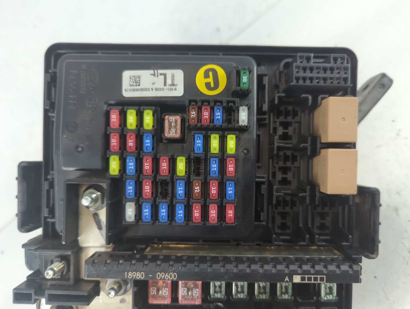 2016-2018 Hyundai Tucson Fusebox Fuse Box Panel Relay Module P/N:91431 D3200 Fits Fits 2016 2017 2018 OEM Used Auto Parts - Oemusedautoparts1.com