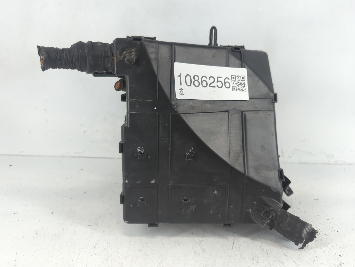 2016-2018 Hyundai Tucson Fusebox Fuse Box Panel Relay Module P/N:91431 D3200 Fits Fits 2016 2017 2018 OEM Used Auto Parts - Oemusedautoparts1.com