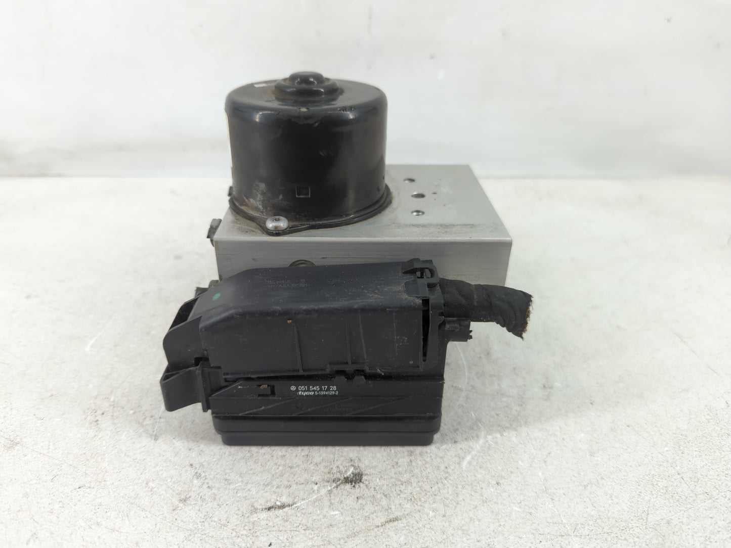 2006 Mercedes-Benz E350 ABS Pump Control Module Replacement P/N:A 005 431 43 12 Fits Fits 2007 2008 OEM Used Auto Parts