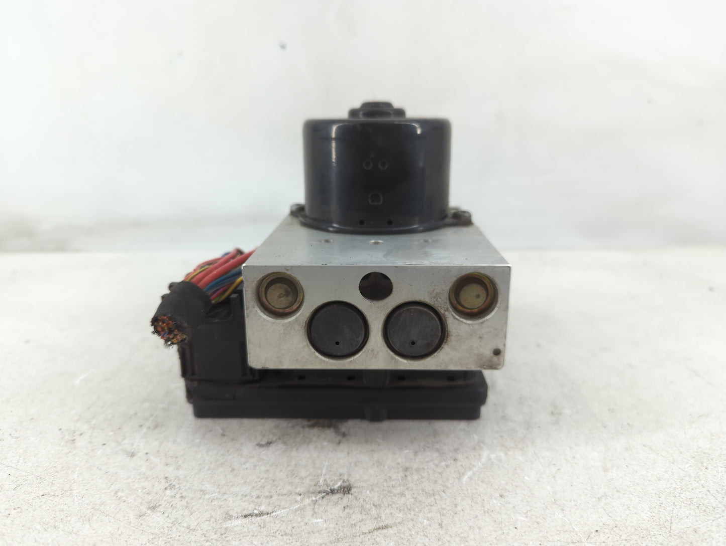 2003-2005 Mercedes-Benz C240 ABS Pump Control Module Replacement P/N:A 209 545 14 32 Fits Fits 2003 2004 2005 OEM Used Auto Parts