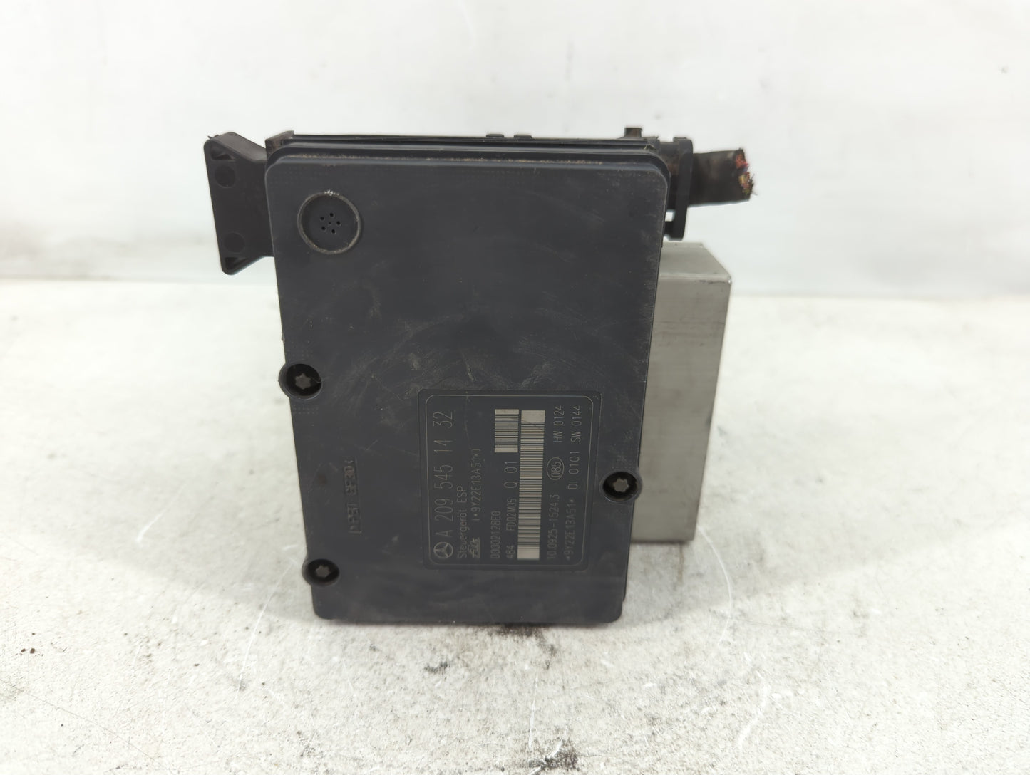 2003-2005 Mercedes-Benz C240 ABS Pump Control Module Replacement P/N:A 209 545 14 32 Fits Fits 2003 2004 2005 OEM Used Auto Parts