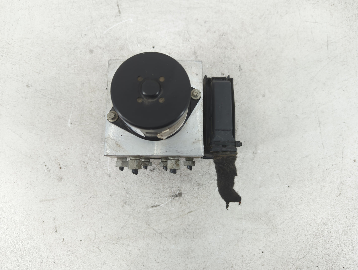 2011 Buick Regal ABS Pump Control Module Replacement P/N:13328651 Fits OEM Used Auto Parts - Oemusedautoparts1.com