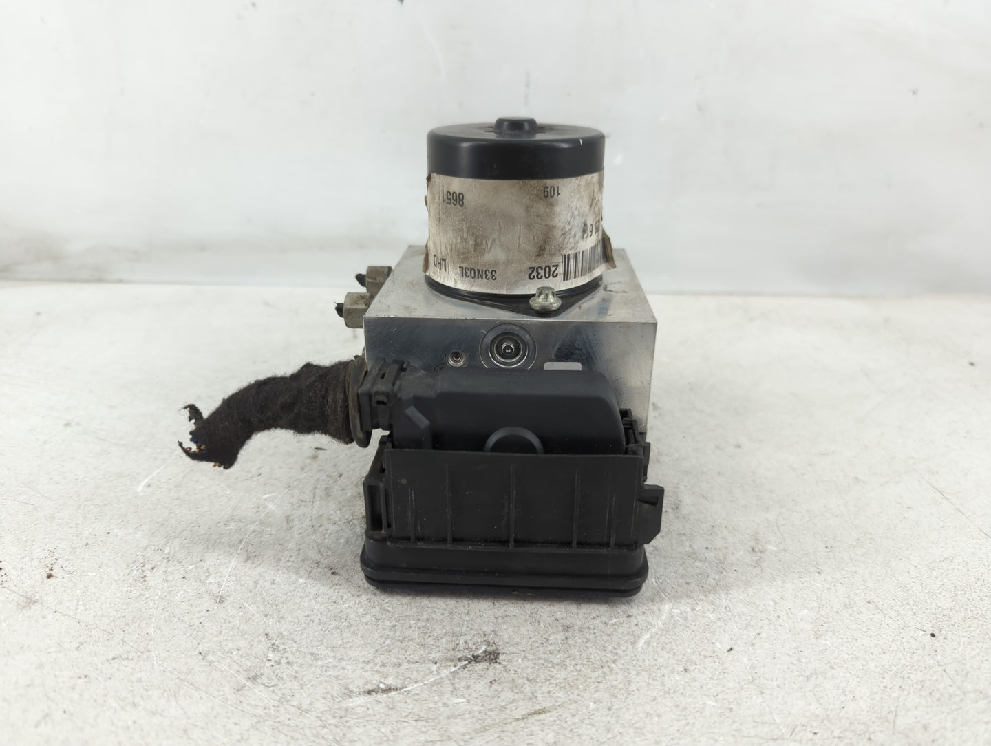 2011 Buick Regal ABS Pump Control Module Replacement P/N:13328651 Fits OEM Used Auto Parts - Oemusedautoparts1.com