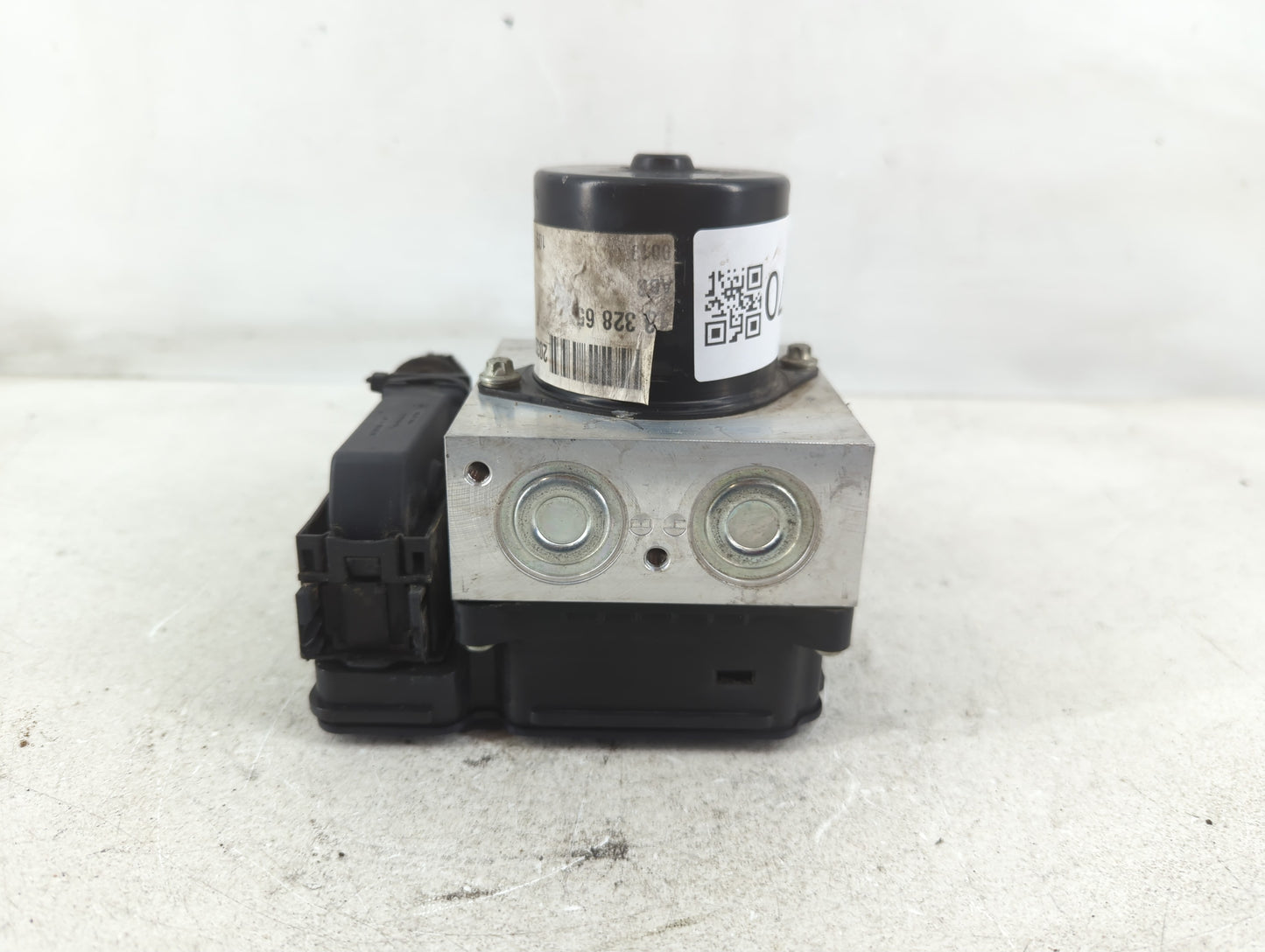 2011 Buick Regal ABS Pump Control Module Replacement P/N:13328651 Fits OEM Used Auto Parts - Oemusedautoparts1.com