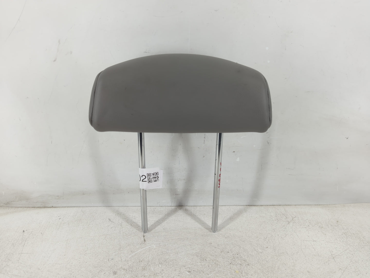 2002-2007 Saturn Vue Headrest Head Rest Rear Center Seat Fits Fits 2002 2003 2004 2005 2006 2007 OEM Used Auto Parts - Oemusedautoparts1.com