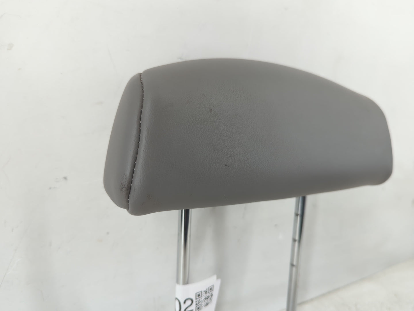 2002-2007 Saturn Vue Headrest Head Rest Rear Center Seat Fits Fits 2002 2003 2004 2005 2006 2007 OEM Used Auto Parts - Oemusedautoparts1.com
